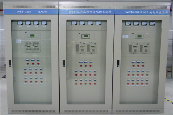 直流屏、微機保護(hù)測控裝置(圖1)